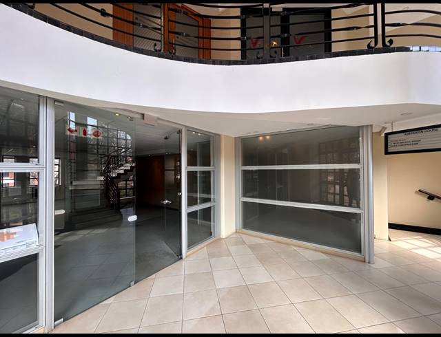 427M² OFFICE TO LET IN LYME PARK